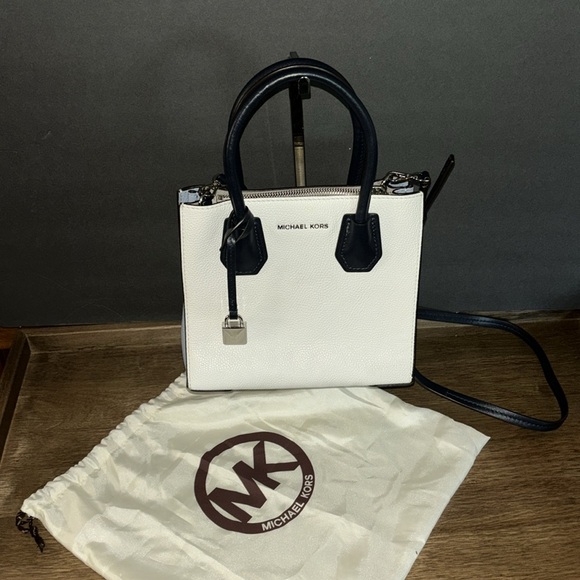 MICHAEL KORS CROSSBODY EUC WITH DUSTBAG - Picture 2 of 8